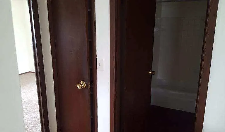 1310 E Kilbourn Ave — Photo 10