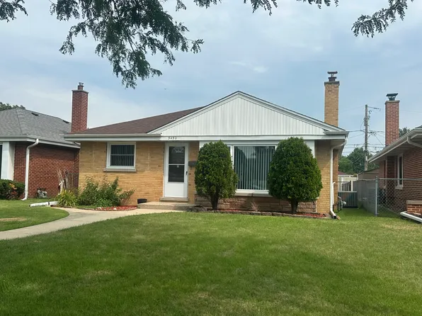 5452 Brummel St #Hse, Skokie, IL 60077