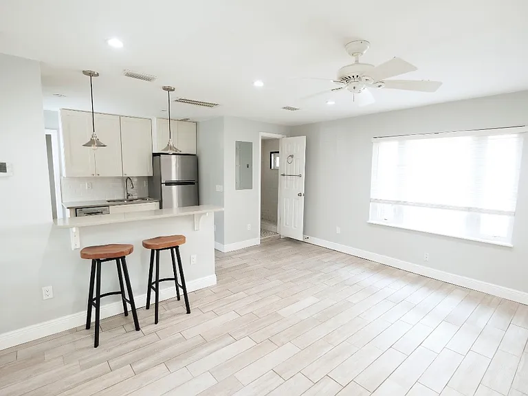 3209 Plaza Pl — Photo 5