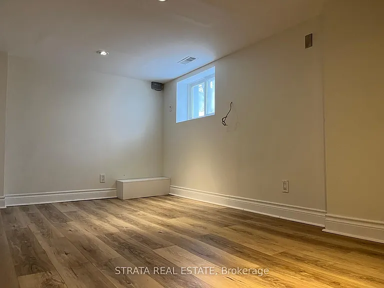220 Holborne Ave — Photo 28