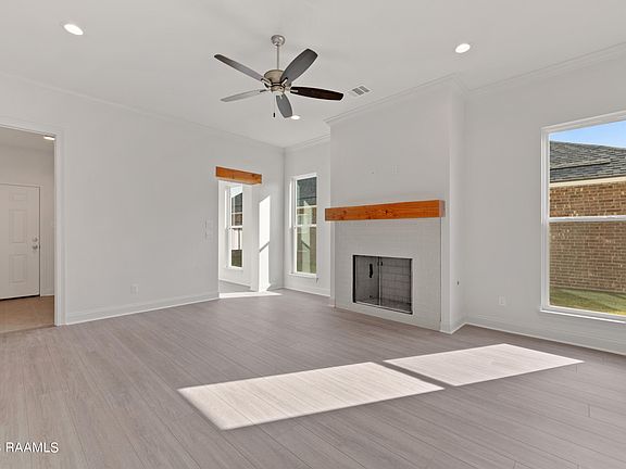 4th image of 405 Adelaide Dr
