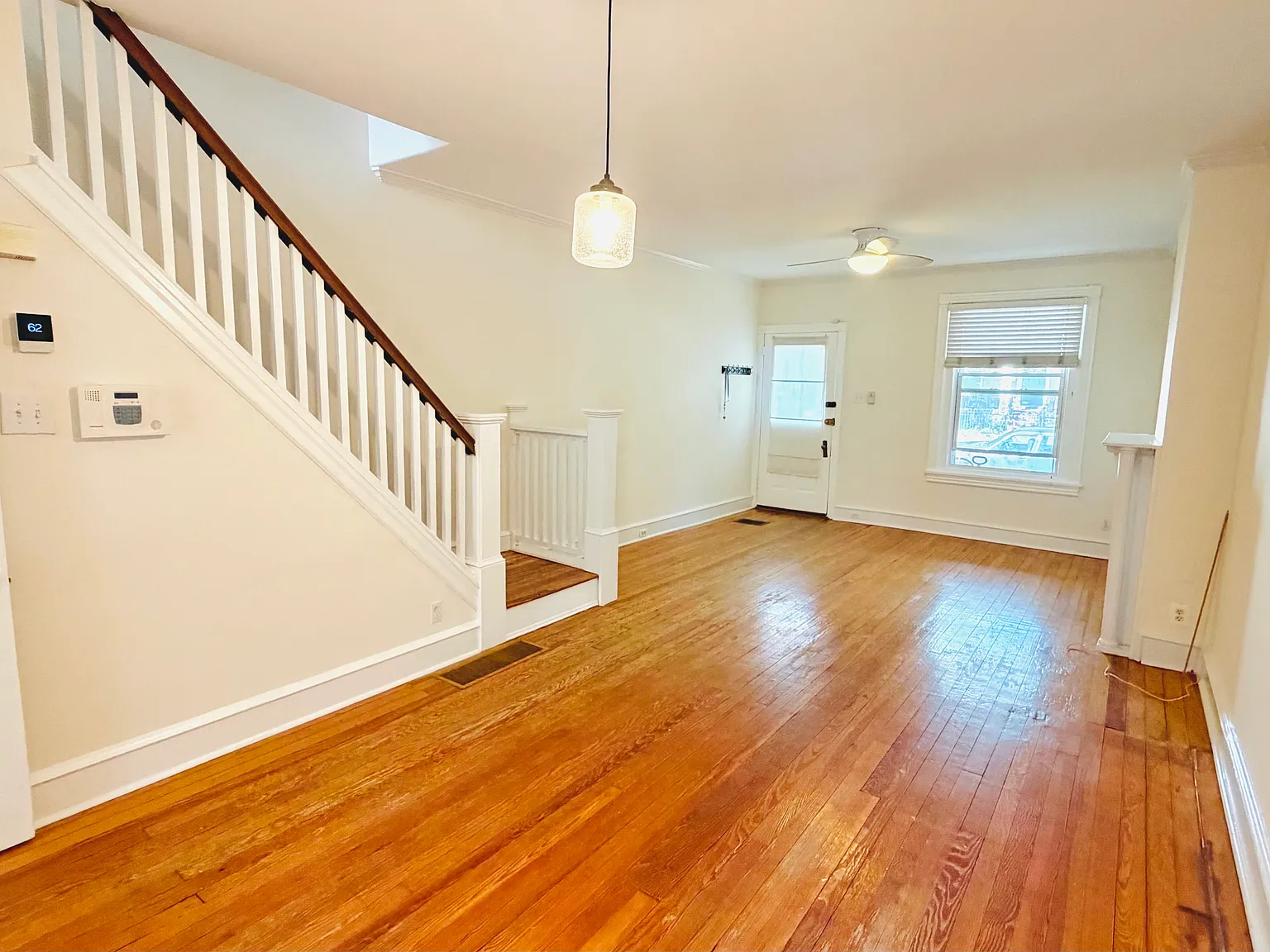 3 bed, 1354 sqft, $2,300 — Photo 3