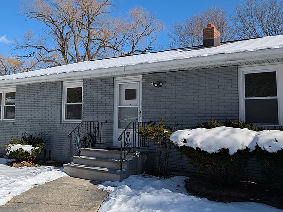 2nd image of 72 S Quaker Ln