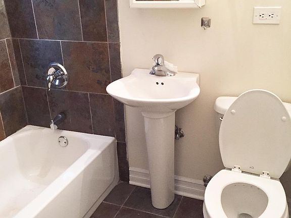 5th image of 3814 N Sheffield Ave APT 1E