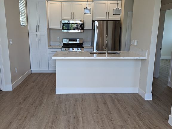 5th image of 4913 Emelene St
