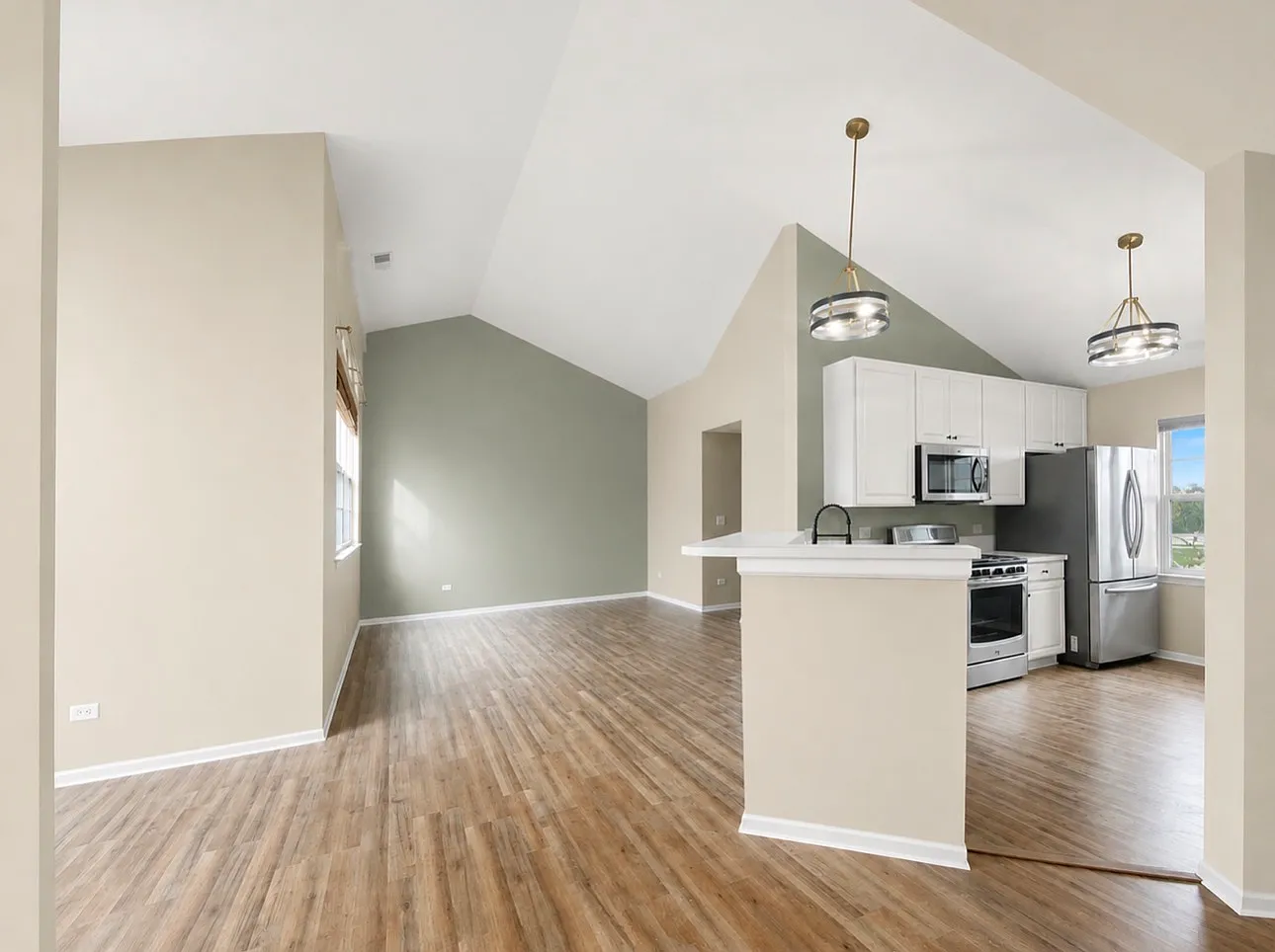2 bed, 1270 sqft, $2,500 — Photo 2