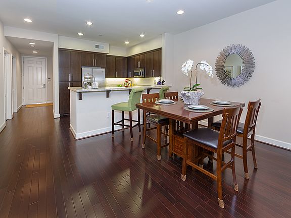 5th image of 4820 Bellflower Ave #204