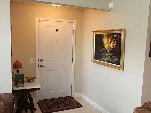 4th image of 2837 Villa Ln