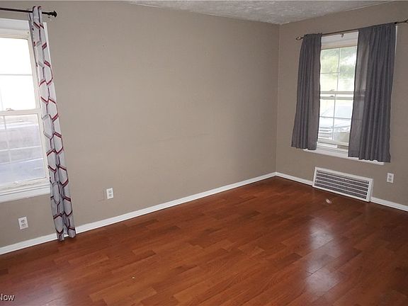 4th image of 21650 S Lake Shore Blvd