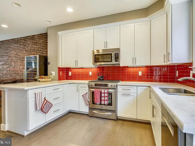 2908 Penny Ln — Photo 13