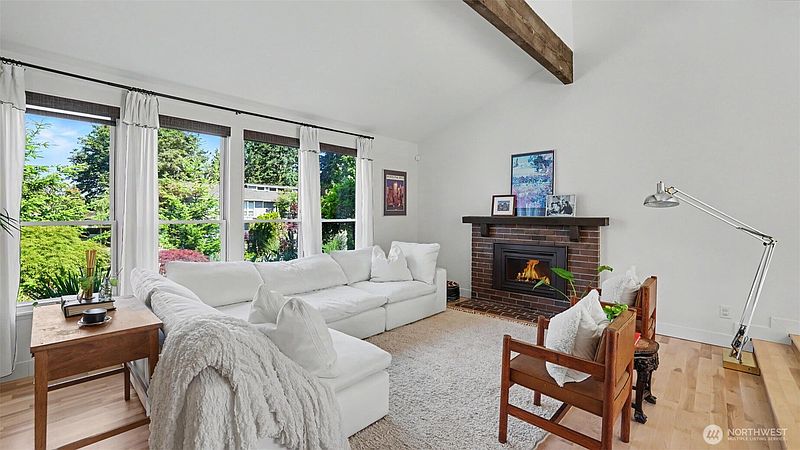 3rd image of 15617 SE Fairwood Boulevard