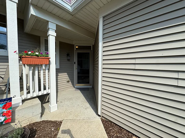 2956 Rutland Cir — Photo 2