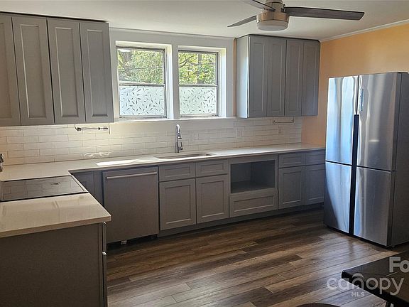 3rd image of 1115 W 5th Ave