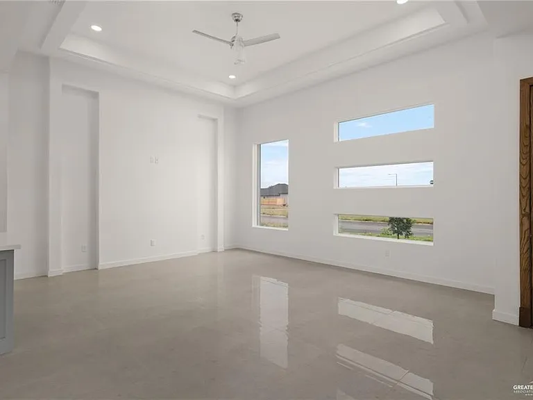 614 Sonny Dr — Photo 3