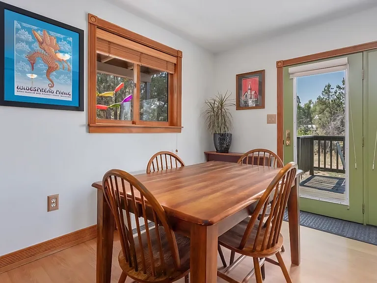 274 N Willow St — Photo 3
