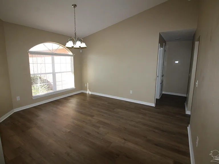 1100 Freeboard Blvd — Photo 5