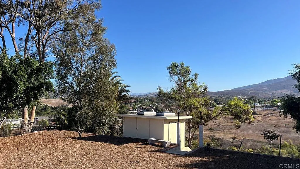 4 bed, 3.5 bath, 2438 sqft, $5,500 — Photo 2