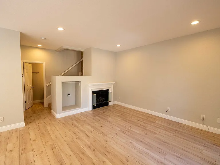 3568 Madison Cmn — Photo 4