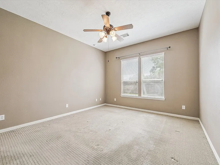 2821 Chinaberry Park Ln — Photo 16