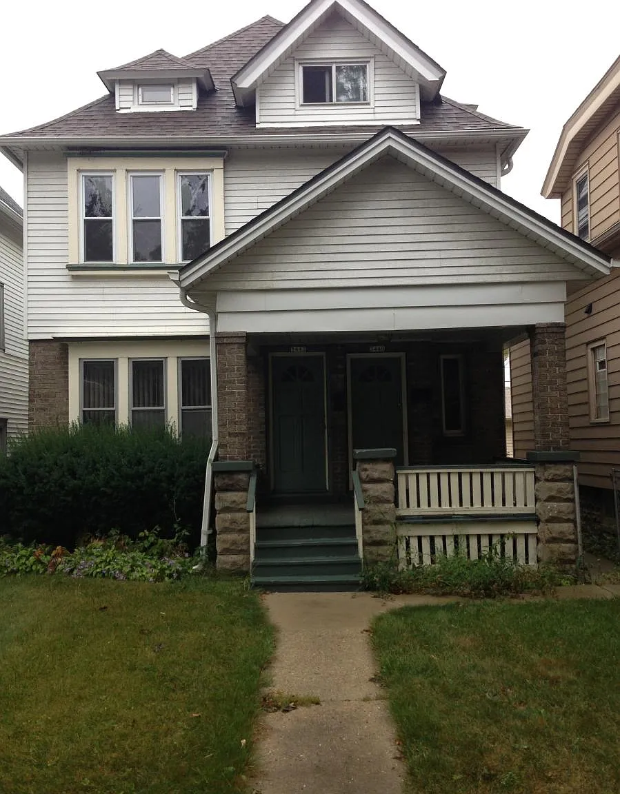 2 bed, 900 sqft, $1,100 — Photo 1
