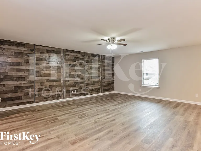 304 Sportsman Dr — Photo 2