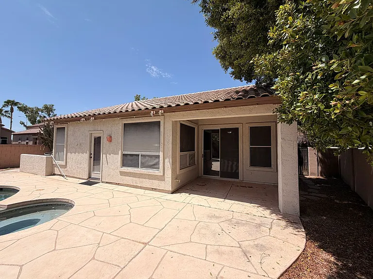 2471 W Hemlock Way — Photo 16