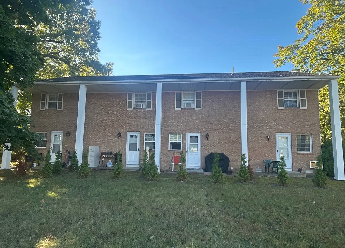 2 bed, 1.5 bath, 1030 sqft, $1,350 — Photo 1
