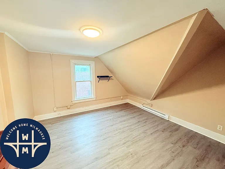 1720A N Astor St — Photo 5