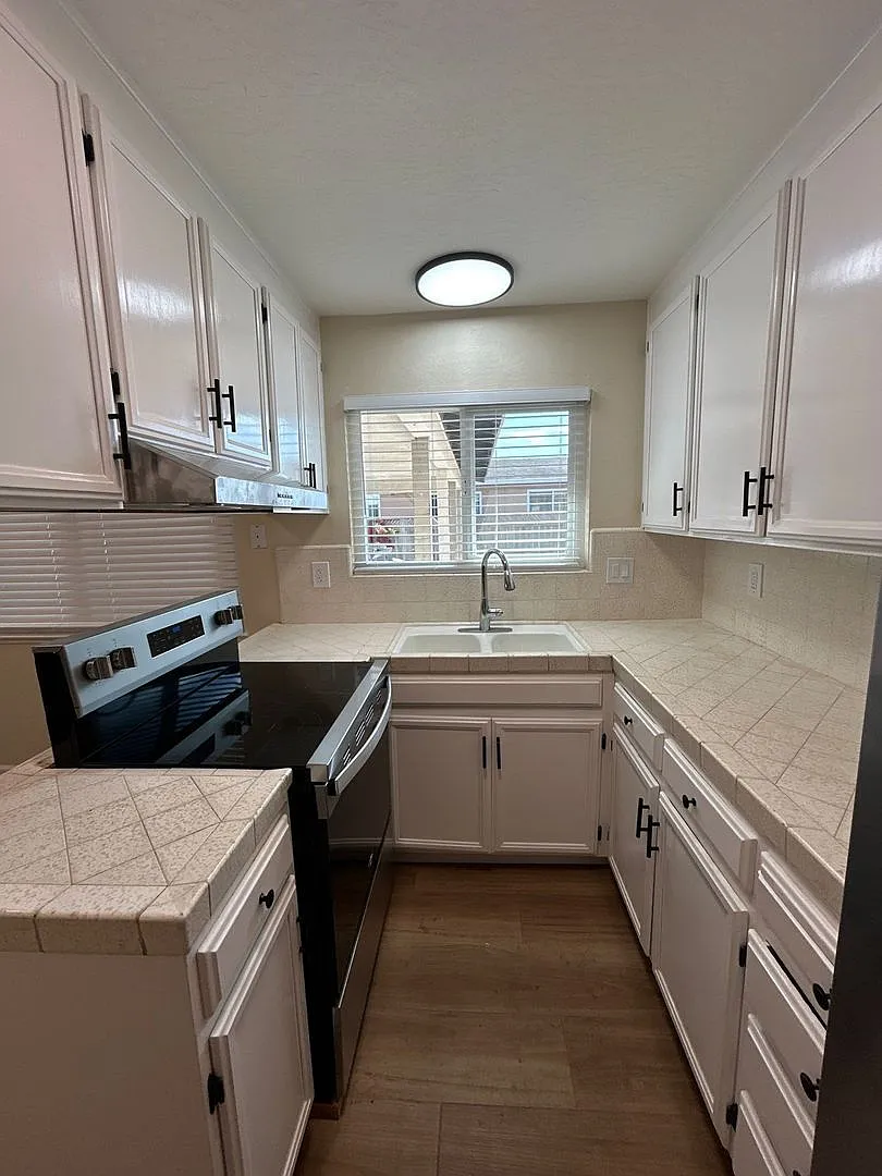 Stunning Remodeled 2 Bed 1 Bath Ground Floor Unit With Indoor W/D Hookups — Photo 1