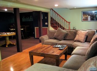 51 Waldwick Ave, Waldwick, NJ 07463
