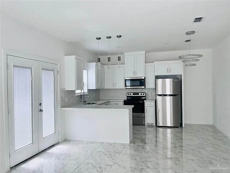 1420 S Yankton St #5 — Photo 4