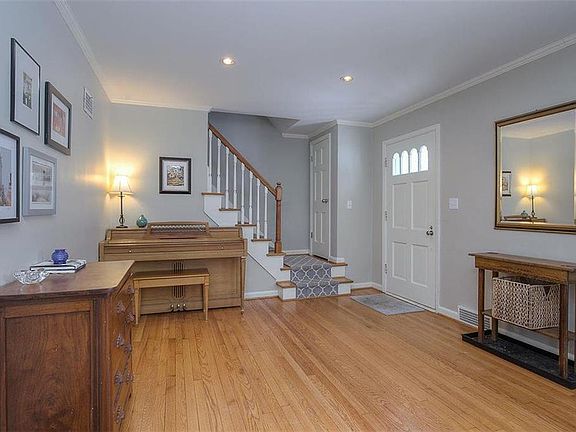 2nd image of 4820 Booth St
