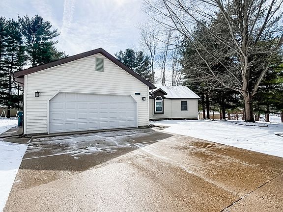 2nd image of 1610 N Sommer Ln