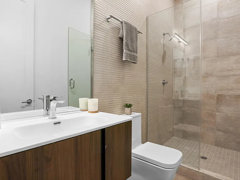 2564 University Pl NW #3 — Photo 11