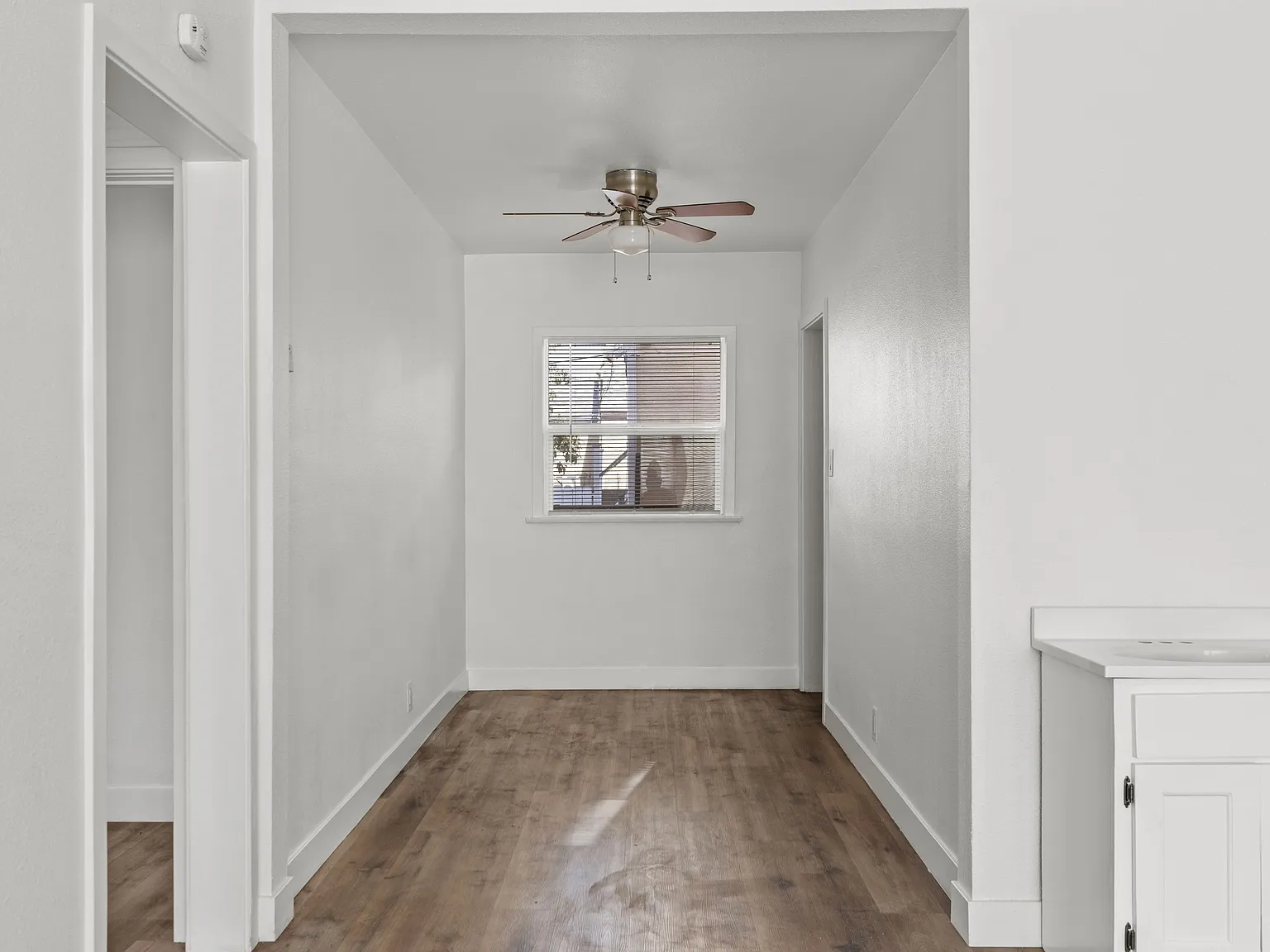 2 bed, 875 sqft, $2,400 — Photo 4