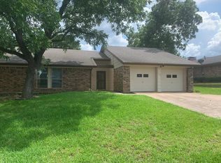 1818 Oak Creek Dr, Sherman, TX 75092