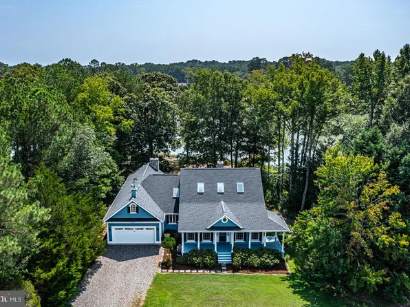 578 Twin Harbor Rd, Reedville, VA 22539