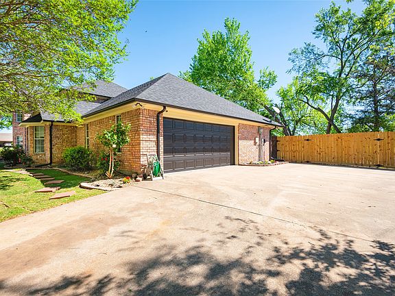 5th image of 2020 Arbor Bend St