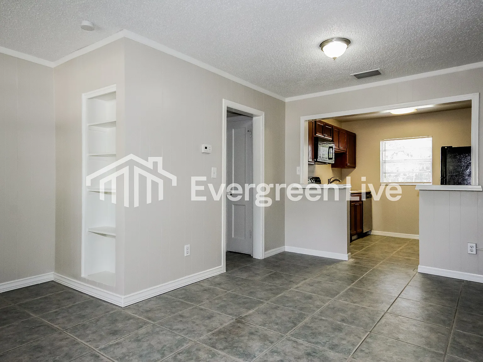 3 bed, 1.0 bath, 1290 sqft, $1,345 — Photo 3