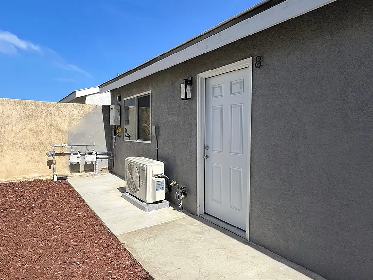 1952 Pine Ave — Photo 5
