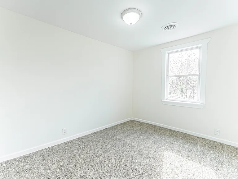 803 S 4th St — Photo 8