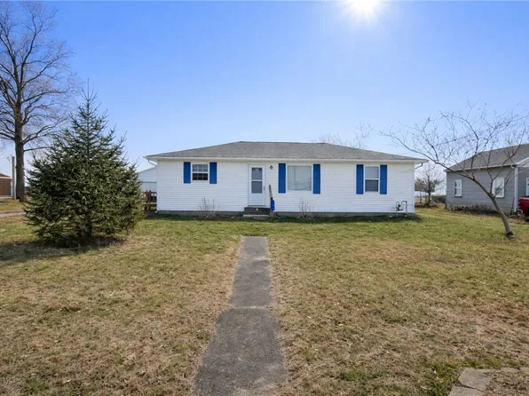 206 E 5th St, Saint Peter, IL 62880