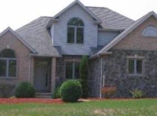 128 Stonebridge Dr, Oakdale, PA