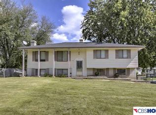 13916 W Cir, Omaha, NE 68137