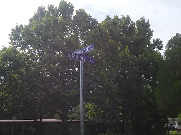 Sits by Mulbry and Parkland