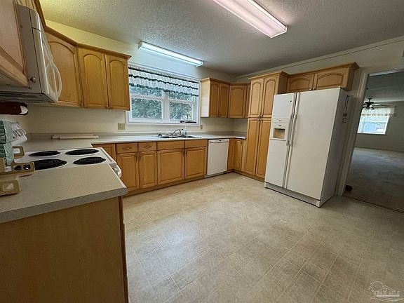 3rd image of 7830 Kelly Field Rd