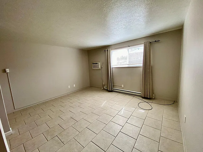 652 S Shore Ct — Photo 5