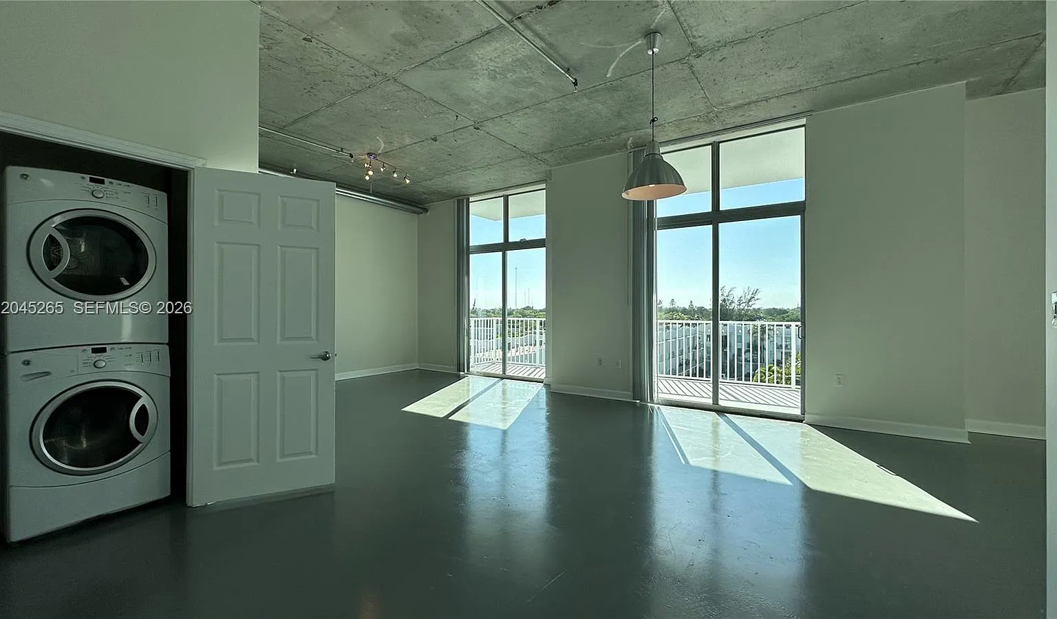 Lofts At Hollywood Statio — Photo 3