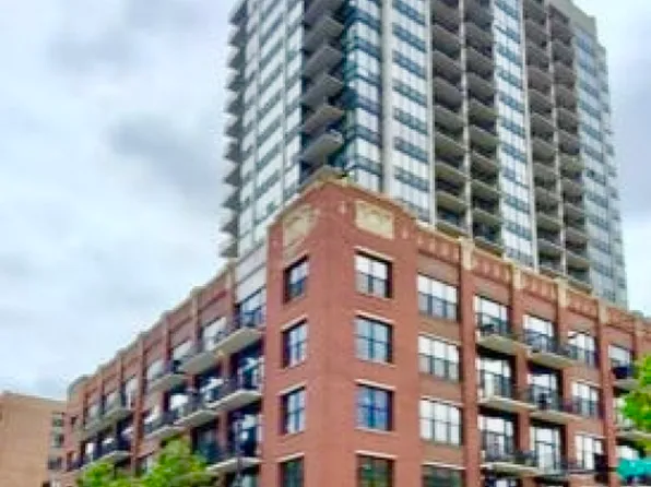 210 S Desplaines St APT 2211, Chicago, IL 60661