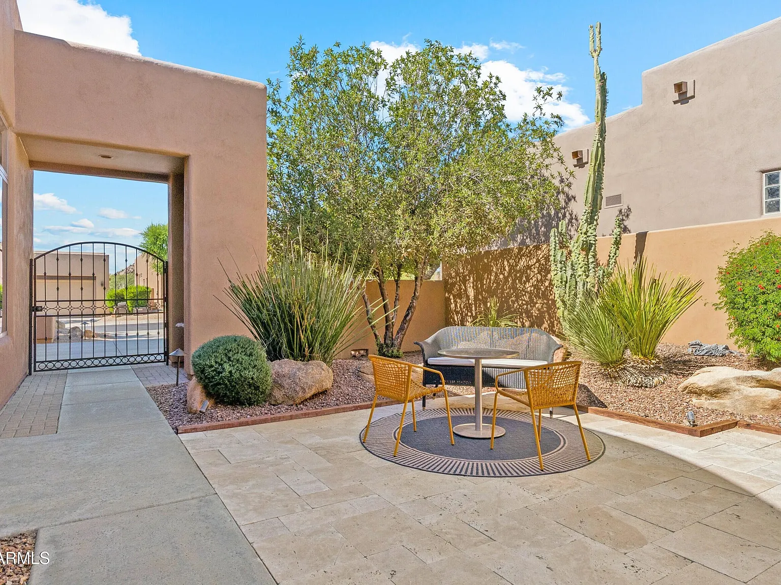 2 bed, 2.0 bath, 1796 sqft, $5,900 — Photo 3